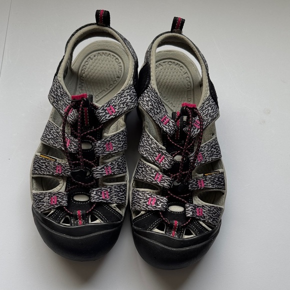Keen Black and Pink Women's Sandals - Picture 2 of 8